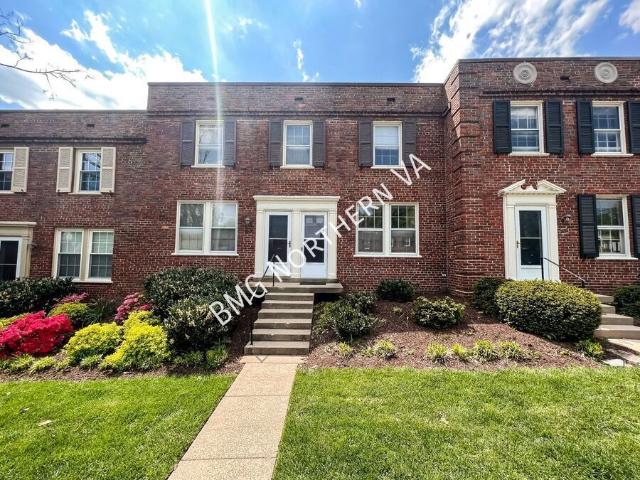 2 BR, 1 BA Apartment 1400 S. Edgewood St, Arlington, VA 22204