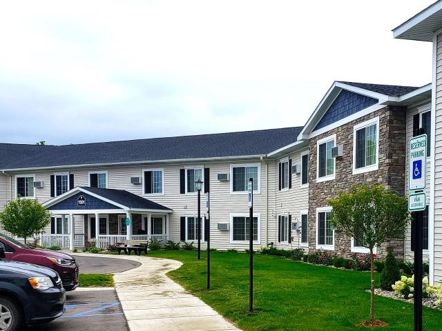 2 BR, 1 BA Apartment 1401 & 1501 Crestview Dr Petoskey, MI 49770