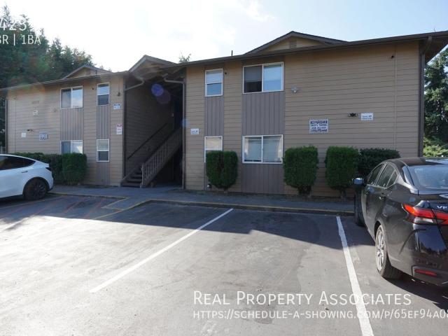 2 BR, 1.5 BA Apartment 14239 34th Ave S, Tukwila, WA 98168