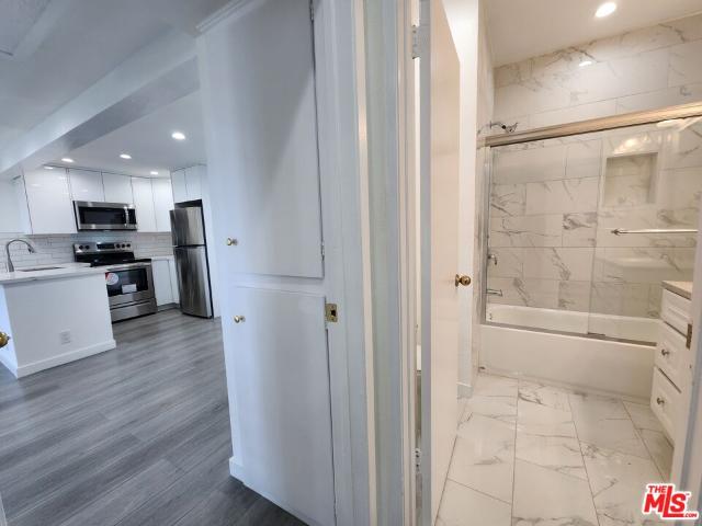 2 BR, 1 BA Apartment 1440 Veteran Avenue, Los Angeles, CA 90024
