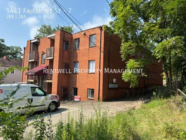 2 BR, 1 BA Apartment 1441 Fairmont St, Pittsburgh, PA 15221