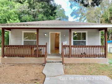 2 BR, 1 BA Apartment 1469 19th St, Sarasota, FL 34234