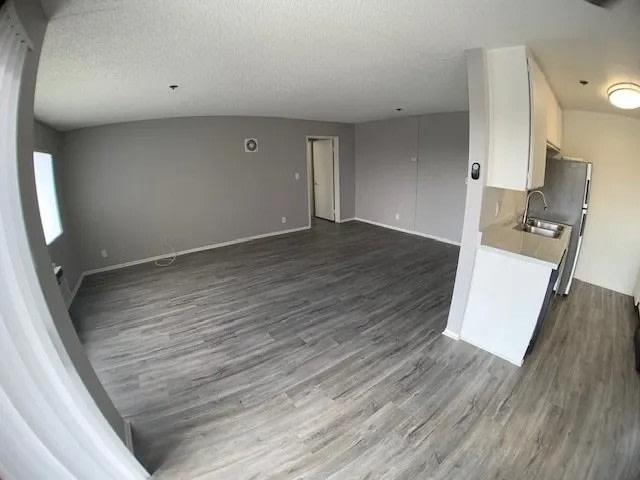 2 BR, 1 BA Apartment 14941 Roscoe Boulevard Unit 2 beds, 1 bath, $1995, Panorama City, CA 91402