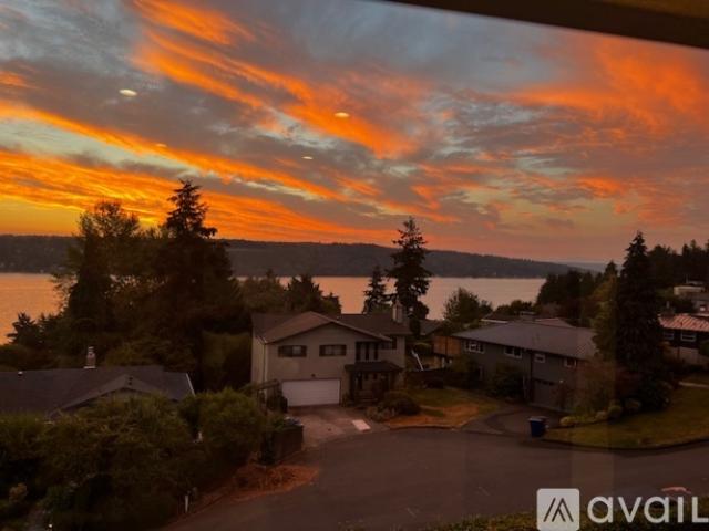 2 BR, 1 BA Apartment 14991 37th Avenue Northeast, Unit B, Lake Forest Park, WA 98155