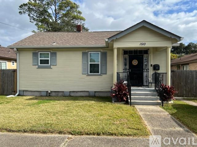 2 BR, 1 BA Apartment 1510 Sumner Street, New Orleans, LA 70114