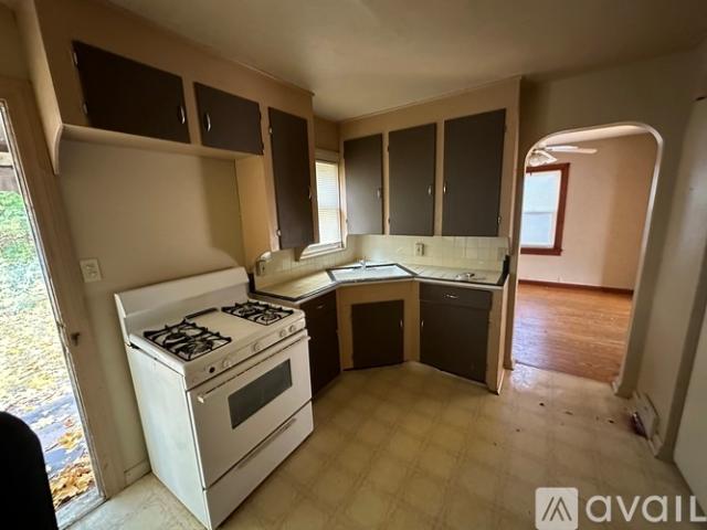 2 BR, 1 BA Apartment 1517 Cherry Ave NE, Unit B, Canton, OH 44714