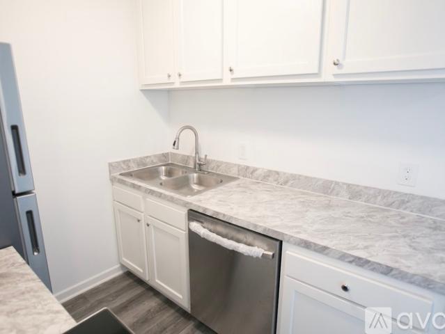 2 BR, 1 BA Apartment 15212 Maple Park Drive, Unit 12, Maple Heights, OH 44137