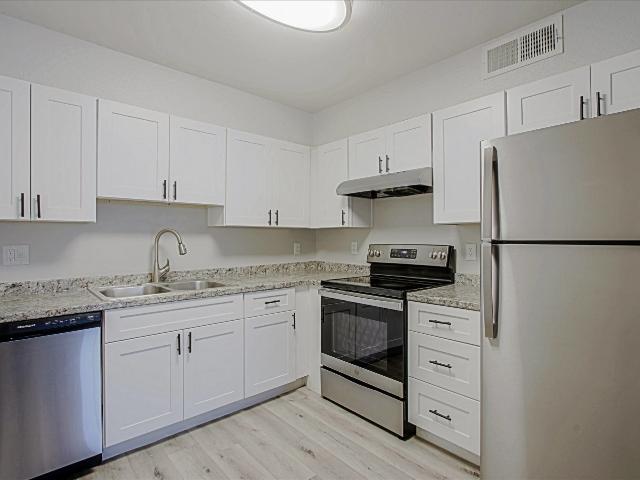 2 BR, 1 BA Apartment 15417 N 29th St Unit 128, Phoenix, AZ 85032