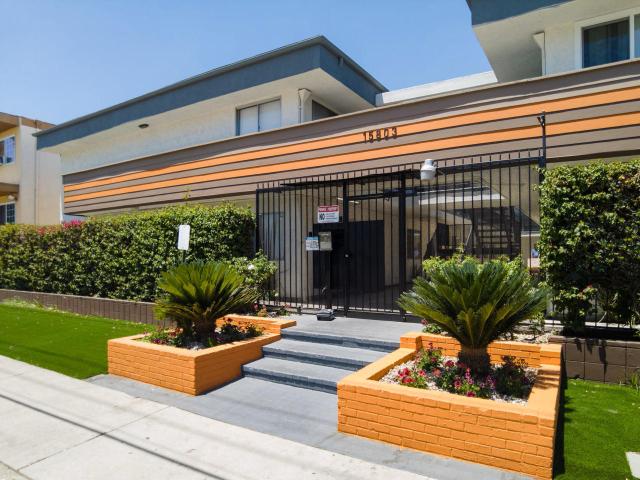 2 BR, 1 BA Apartment 15803 Saticoy Street Unit 2 beds, 1 bath, $2195, Van Nuys, CA 91406