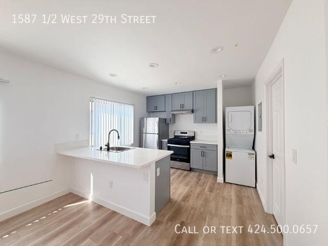2 BR, 1 BA Apartment 1587 1/2 West 29th Street, Los Angeles, CA 90007