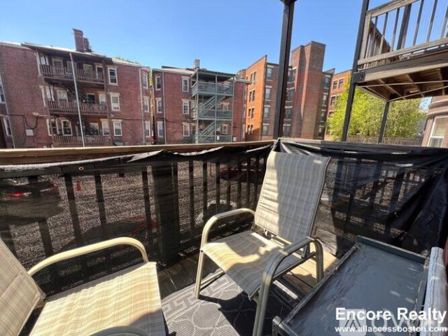 2 BR, 1 BA Apartment 1589 Beacon St, Unit 4, Brookline, MA 02446