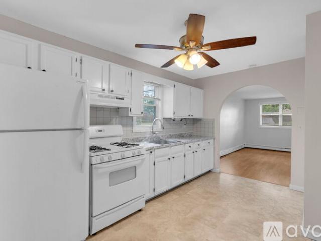 2 BR, 1 BA Apartment 15 Peak Avenue, Milford, CT 06460