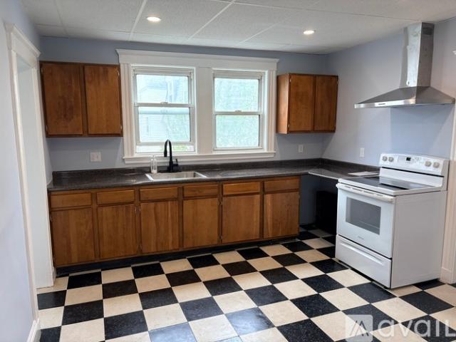 2 BR, 1 BA Apartment 15 Thornton Street, Unit Unit 2R, Revere, MA 02151