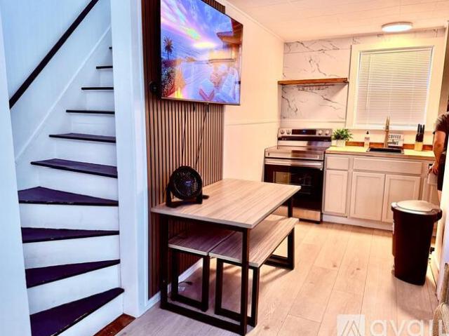 2 BR, 1 BA Apartment 163 Broadway, Unit 2, Bangor, ME 04401