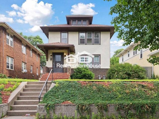 2 BR, 1 BA Apartment 1601 Charles Ave Upper Unit, St Paul, MN 55104