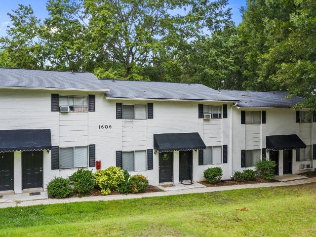 2 BR, 1 BA Apartment 1604 17th Street Unit 1611 C, Greensboro, NC 27405