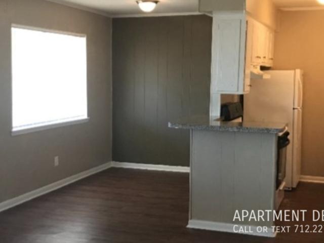 2 BR, 1 BA Apartment 1607 W South StÂ, Alvin, TX 77511