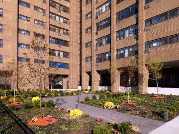 2 BR, 1 BA Apartment 160 Warburton Ave Yonkers, NY 10701
