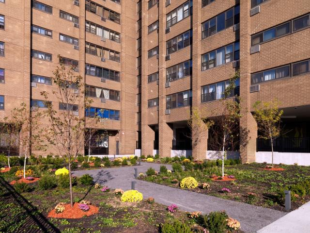 2 BR, 1 BA Apartment 160 Warburton Ave Yonkers, NY 10701