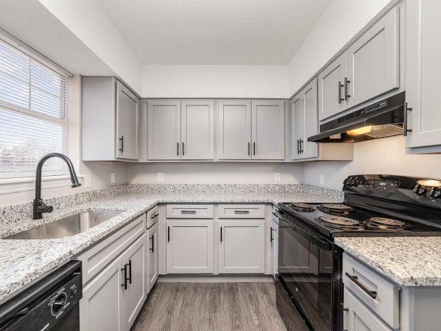 2 BR, 1 BA Apartment 1613 Greenview Dr Unit 1702, Gastonia, NC 28054