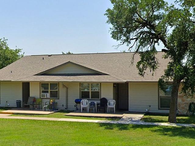 2 BR, 1 BA Apartment 1623 E. Northwest Blvd Georgetown, TX 78628