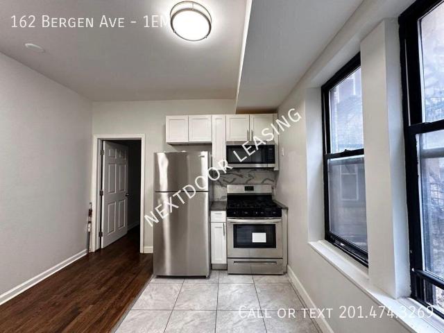 2 BR, 1 BA Apartment 162 Bergen Ave, Jersey City, NJ 07305
