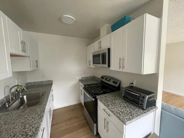 2 BR, 1 BA Apartment 1640 6th Ave Oakland, CA 94606