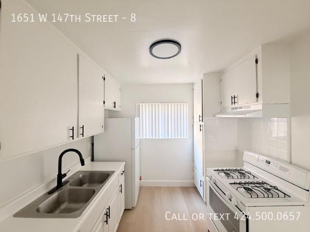 2 BR, 1 BA Apartment 1651 W 147th Street, Gardena, CA 90247