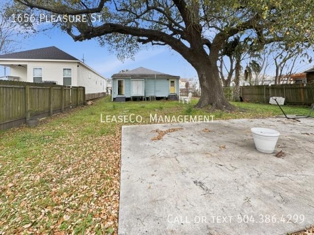 2 BR, 1 BA Apartment 1656 Pleasure St, New Orleans, LA 70122