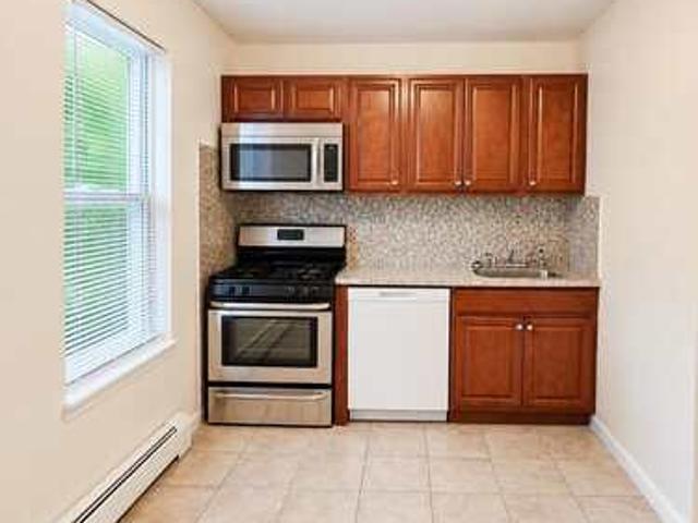 1 BR, 1 BA Apartment 166 Highland Ave, Unit 2R, Jersey City, NJ 07306
