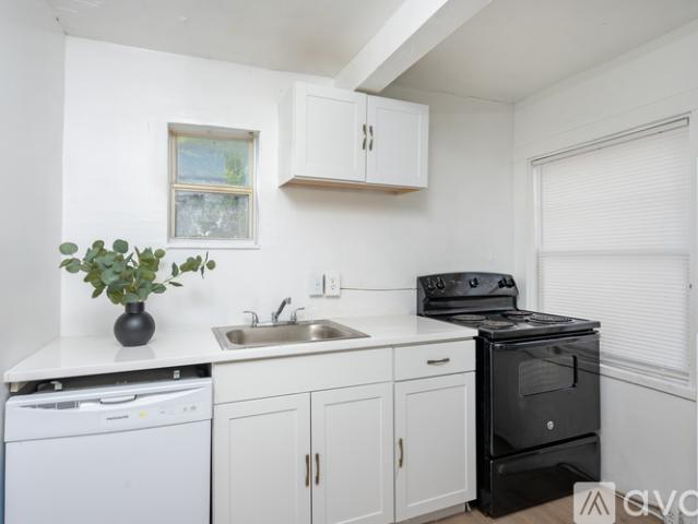 2 BR, 1 BA Apartment 1701 14th St S, Unit A, St. Petersburg, FL 33705