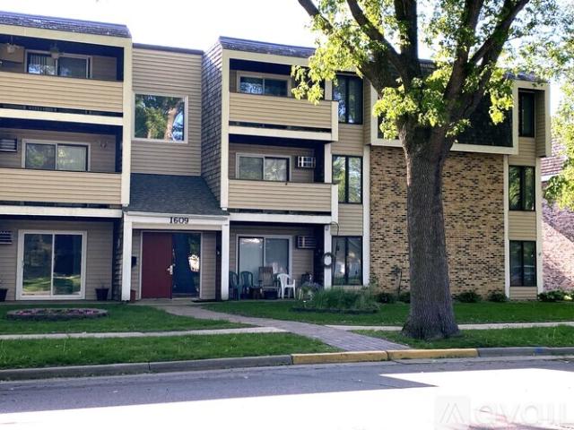 2 BR, 1 BA Apartment 1701 5th St SW, Unit 302, Willmar, MN 56201