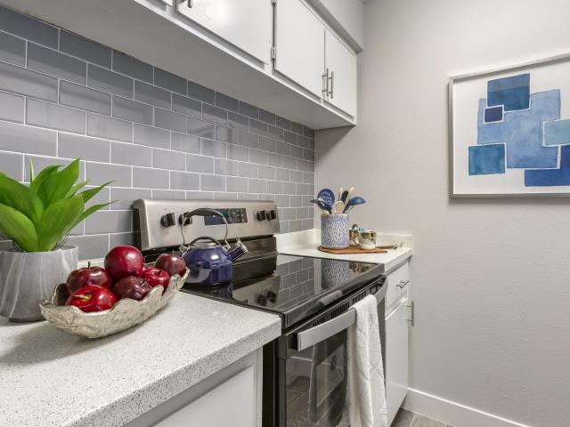 2 BR, 1 BA Apartment 17031 N 11th Ave Unit 2013, Phoenix, AZ 85023