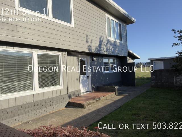 2 BR, 1 BA Apartment 1707 12th St Tillamook, OR 97141