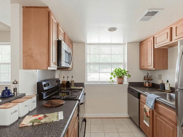 2 BR, 1 BA Apartment 1708 T St SE Unit 1710_404, Washington, DC 20020
