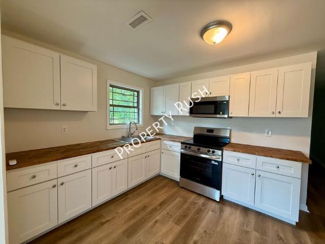 2 BR, 1 BA Apartment 1718 Portland St Chattanooga, TN 37406