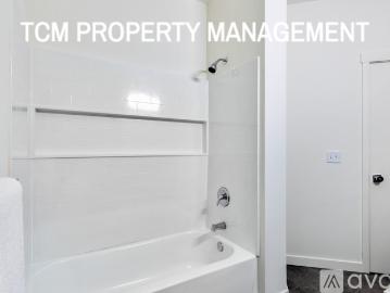 2 BR, 1 BA Apartment 1719 N 185th St, Unit 405, Shoreline, WA 98133