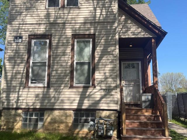 2 BR, 1 BA Apartment 1724A North 24th Street, Milwaukee, WI 53205