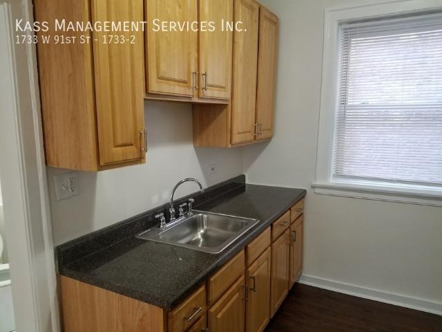 2 BR, 1 BA Apartment 1733 W 91st St, Chicago, IL 60620