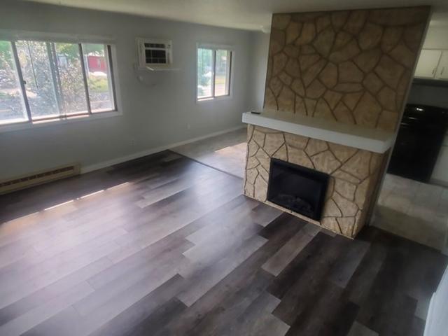 2 BR, 1 BA Apartment 1749 Bainbridge St, Unit 1, La Crosse, WI 54603