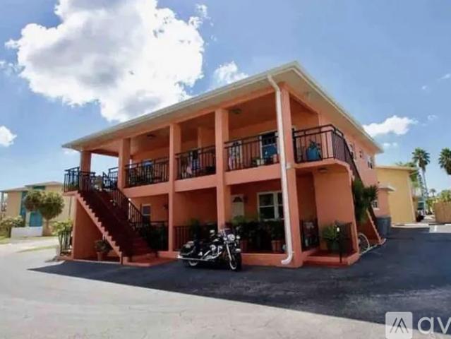 2 BR, 1 BA Apartment 174 116th Avenue, Unit 3, Treasure Island, FL 33706