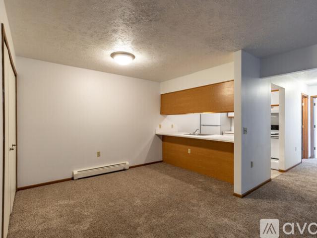 2 BR, 1 BA Apartment 1752 Raleigh Ave, Unit 08, Lapeer, MI 48446