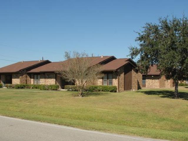 2 BR, 1 BA Apartment 1753 E. Henderson Rd, Angleton, TX 77515