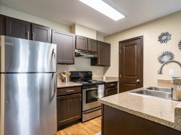 2 BR, 1 BA Apartment 17600 134th Ave SE Unit F 201, Renton, WA 98058