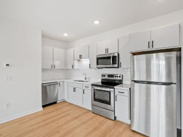 2 BR, 1 BA Apartment 1770 Grand Avenue Unit 2 beds, 1 bath, $1935, Saint Paul, MN 55105