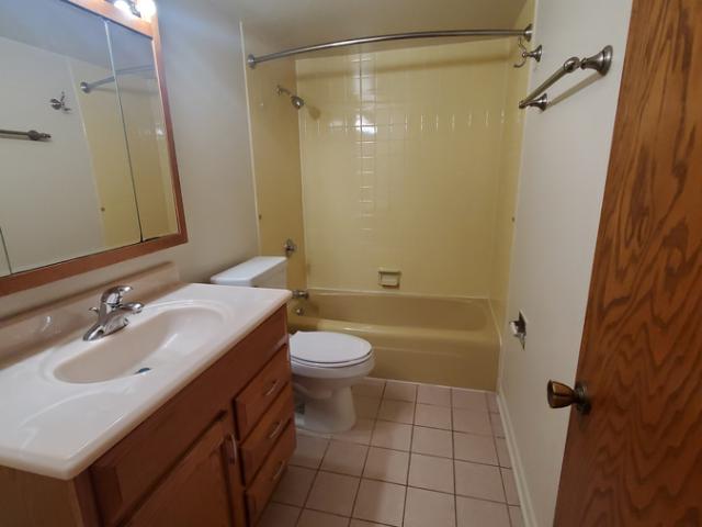 2 BR, 1 BA Apartment 18019 Dixie Hwy, Homewood, IL 60430