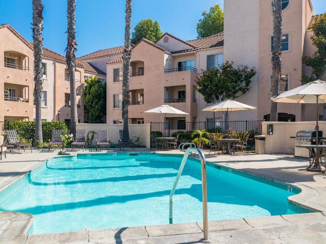 2 BR, 1 BA Apartment 1801 Aviation Way Unit 1 240, Redondo Beach, CA 90278