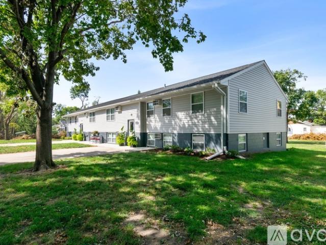 2 BR, 1 BA Apartment 1805 West 4th Street, Unit 2, Perry, IA 50220