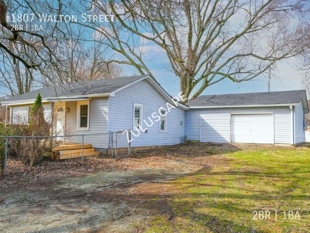 2 BR, 1 BA Apartment 1807 Walton Street, Anderson, IN 46016