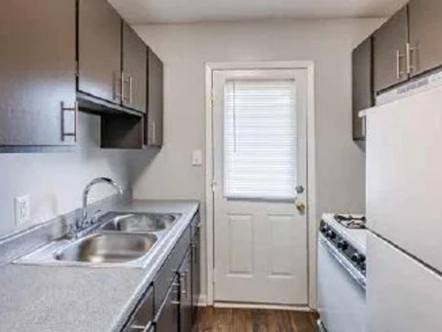 2 BR, 1 BA Apartment 180 S Pine Lake Dr, Spartanburg, SC 29306